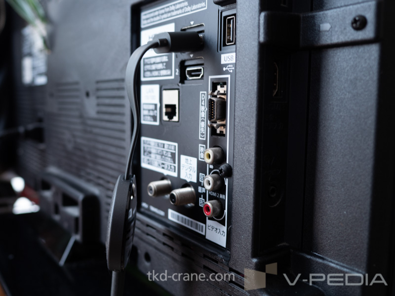 Chromecastをテレビに接続した様子