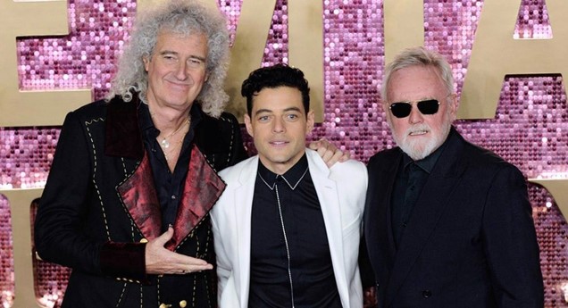 『クイーン』メンバーのブライアン・メイ、ロジャー・テイラーとラミ・マレック