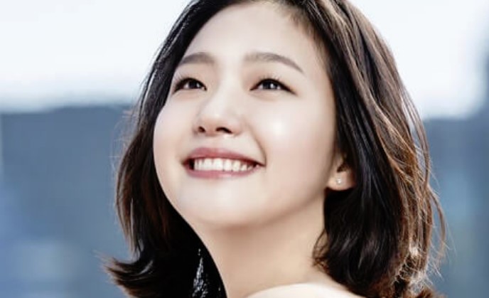 トッケビの主演女優キムゴウンの写真